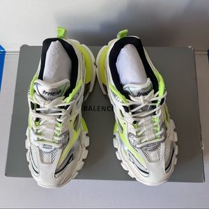 BALENCIAGA
Mesh Nylon Mens Track.2 Open
Sneakers White Fluo Yellow